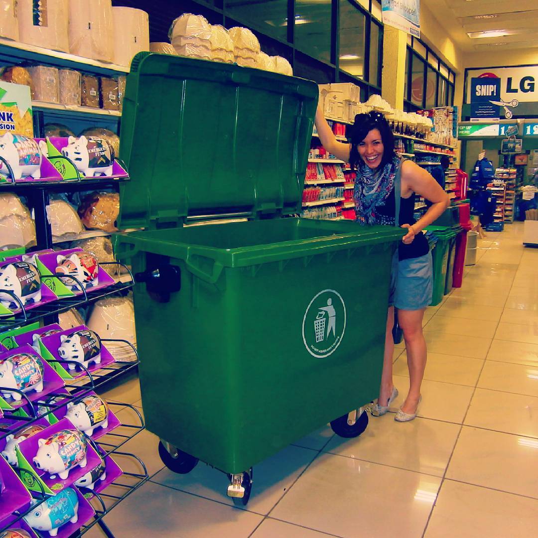 Idem na nakup do supermarketu. Co nam treba kupit? Vajicka, chlieb...a jeden kontajner. Obchod bol na 1.poschodi :-) // Once I went shopping to a local supermarket. What do I need? Some eggs, bread...and a trash bin. Oh, I almost forgot, store was on 1st floor :-) #takenormalnenakupy #NaSvemMiste #supermarket #shoppinglist #shopping #recycle #everywhere #lovetravelling #instatravel #travel