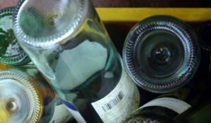 sklo_barevne_bile_lahev_trideni_odpadu