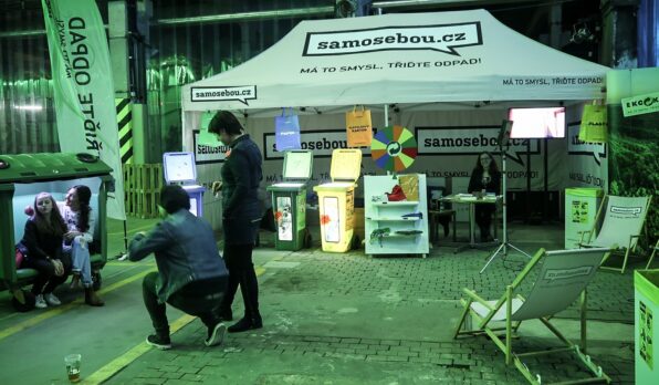 trideni_odpadu_zebrik_kontejnery_plast_papir_sklo