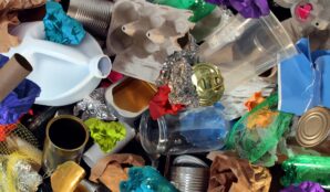 samosebou_trideni_doma_konzerva_plechovka_odpad_obal_plast_lahev_pet_sacek_plato_papir_rulicka