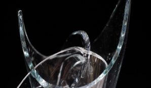 sklo_rozbite_stripky_trideni_strepy