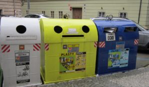 zluty_kontejner_plasty_plast_pet_lahev_mikroplast_kelimek_samosebou