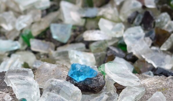 sklo_trideni_nevymyte_samosebou_odpad_recyklace