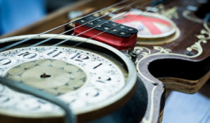 upcyklovane_housle_hudebni_nastroje_z_odpadu_upcyklace_ekonovinky