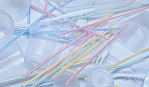 jednorazove_plasty_kelimky_brcka_pribory_zakaz_zakon