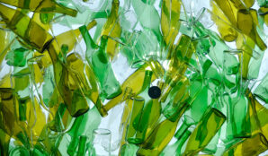 sklo_sklenene_lahve_strepy_zelene_cire