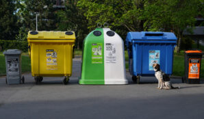 trideni_odpadu_pes_barevne_kontejnery