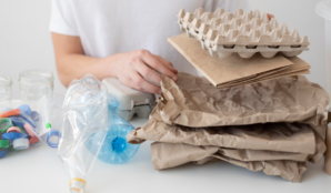 domaci_odpad_plato_od_vajec_rulicka_od_toalietního_papiru_petlahve_sklenice_plastova_vicka